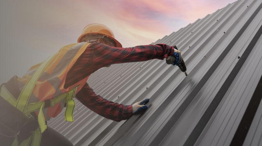Professional gutter cleaning in Ollie, IA